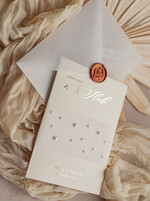 Zaproszenia ślubne z perełkami / tłoczeniem złocone zaproszenia ślubne z perełkami kalkowa koperta , minimalistyczne zaproszenie na ślub z perełkami i kalką, kalkowa obwoluta z perłami złocone zaproszenie na ślub cywilny perły24