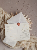 Zaproszenia ślubne z perełkami / tłoczeniem złocone zaproszenia ślubne z perełkami kalkowa koperta , minimalistyczne zaproszenie na ślub z perełkami i kalką, kalkowa obwoluta z perłami złocone zaproszenie na ślub cywilny perły6