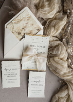 Zaproszenia ślubne z perełkami / tłoczeniem darte złocone zaproszenia ślubne z perełkami, różowe peonie zaproszenie na ślub z perełkam, rwane złocone zaproszenie na ślub cywilny perły i piwonie14