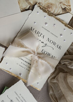 Zaproszenia ślubne z perełkami / tłoczeniem darte złocone zaproszenia ślubne z perełkami, różowe peonie zaproszenie na ślub z perełkam, rwane złocone zaproszenie na ślub cywilny perły i piwonie11