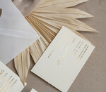 Zaproszenia ślubne z perełkami / tłoczeniem złocone zaproszenia ślubne z perełkami kalkowa koperta , minimalistyczne zaproszenie na ślub z perełkami i kalką, kalkowa koperta z perłami złocone zaproszenie na ślub cywilny perły7