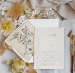 Zaproszenia ślubne z perełkami / tłoczeniem złocone zaproszenia ślubne z perełkami, minimalistyczne zaproszenie na ślub z perełkami i kalką, kalkowa obwoluta z perłami złocone zaproszenie na ślub cywilny0