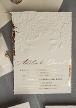 Zaproszenia ślubne z perełkami / tłoczeniem wydzierane zaproszenia na ślub ze złotkiem, darte zaproszenia ślubne z płatkami złota, wytłaczane zaproszenia ślubne 6