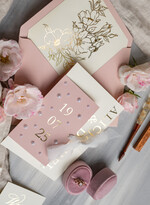 Zaproszenia ślubne z perełkami / tłoczeniem zaproszenia na ślub, nowoczesne zaproszenia ślubne z perełkami, perełkowe zaproszenie ślubne ze złotymi literami, eleganckie zaproszenia ślubne ze wstązką1