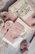 Zaproszenia ślubne z perełkami / tłoczeniem zaproszenia na ślub, nowoczesne zaproszenia ślubne z perełkami, perełkowe zaproszenie ślubne ze złotymi literami, eleganckie zaproszenia ślubne ze wstązką8