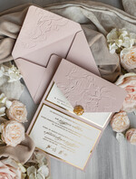 Zaproszenia ślubne z perełkami / tłoczeniem Tłoczone kwiaty na zaproszeniach ślubnych Eleganckie złote zaproszenia ślubne z guzikiem z płatków złota, Kopertowe zaproszenie na ślub z tłoczeniem, zaproszenia na ślub w stylu glamour5