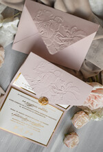 Zaproszenia ślubne z perełkami / tłoczeniem Tłoczone kwiaty na zaproszeniach ślubnych Eleganckie złote zaproszenia ślubne z guzikiem z płatków złota, Kopertowe zaproszenie na ślub z tłoczeniem, zaproszenia na ślub w stylu glamour8