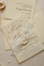 Zaproszenia ślubne z perełkami / tłoczeniem zaproszenia ślubne z perełkami kalkowa obwoluta, minimalistyczne zaproszenie na ślub z perełki 4