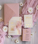 Zaproszenia ślubne z perełkami / tłoczeniem różowe zaproszenia na ślub, nowoczesne zaproszenia z tłoczeniem na kopercie, tłoczone zaproszenia ślubne ze złotymi literami, eleganckie zaproszenia ślubne ze wstązką5