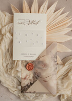 Zaproszenia ślubne z perełkami / tłoczeniem złocone zaproszenia ślubne z perełkami kwiatowa kalkowa koperta , minimalistyczne zaproszenie na ślub z perełkami i kalką, kalkowa obwoluta z perłami złocone zaproszenie na ślub cywilny perły3