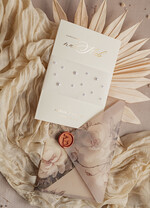 Zaproszenia ślubne z perełkami / tłoczeniem złocone zaproszenia ślubne z perełkami kwiatowa kalkowa koperta , minimalistyczne zaproszenie na ślub z perełkami i kalką, kalkowa obwoluta z perłami złocone zaproszenie na ślub cywilny perły4