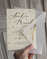 Zaproszenia ślubne z perełkami / tłoczeniem zaproszenia ślubne z perełkami, minimalistyczne zaproszenie na ślub z perełkami i kalką, rwane złocone zaproszenie na ślub cywilny perły0