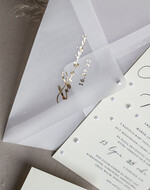 Zaproszenia ślubne z perełkami / tłoczeniem zaproszenia ślubne z perełkami, minimalistyczne zaproszenie na ślub z perełkami i kalką, rwane złocone zaproszenie na ślub cywilny perły9