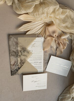 Zaproszenia ślubne z perełkami / tłoczeniem złocone zaproszenia ślubne z perełkami kalkowa koperta, boho zaproszenie na ślub z perełkami i kalką, kalkowa koperta vintage kwiaty z perłami, zaproszenie na ślub cywilny perły2