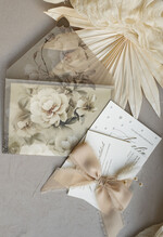 Zaproszenia ślubne z perełkami / tłoczeniem złocone zaproszenia ślubne z perełkami kalkowa koperta, boho zaproszenie na ślub z perełkami i kalką, kalkowa koperta vintage kwiaty z perłami, zaproszenie na ślub cywilny perły6