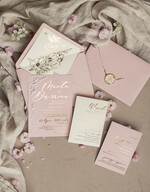 Zaproszenia ślubne z perełkami / tłoczeniem złocone zaproszenia ślubne z perełkami kalkowa koperta , minimalistyczne zaproszenie na ślub z perełkami i kalką, kalkowa koperta z perłami złocone zaproszenie na ślub cywilny perły13