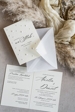 Zaproszenia ślubne z perełkami / tłoczeniem zaproszenia ślubne z perełkami, minimalistyczne zaproszenie na ślub z perełkami, delikatne zaproszenia na ślub cywilny z perełkami, perełki na zaproszeniach 4