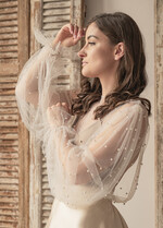 Panna Młoda Bolerka bolerka, narzutki, sweterki bolerko na letni ślub, bolerko z perełkami dla Panny Młodej, bolerko do sukni ślubnej w kolorze ecru, bolerko z szerokimi rękawami3