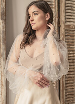 Panna Młoda Bolerka bolerka, narzutki, sweterki bolerko na letni ślub, bolerko z perełkami dla Panny Młodej, bolerko do sukni ślubnej w kolorze ecru, bolerko z szerokimi rękawami1