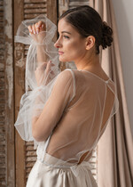 Panna Młoda Bolerka bolerka, narzutki, sweterki Tiulowe bolerko ślubne wykonane z odkrytymi plecami, ozdobne rękawy w bolerku na ślub, bolerko do sukni ślubnej, bufiaste rękawy w bolerku na ślub1