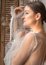 Panna Młoda Bolerka bolerka, narzutki, sweterki Tiulowe bolerko ślubne wykonane z odkrytymi plecami, ozdobne rękawy w bolerku na ślub, bolerko do sukni ślubnej, bufiaste rękawy w bolerku na ślub2