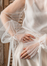 Panna Młoda Bolerka bolerka, narzutki, sweterki Tiulowe bolerko ślubne wykonane z odkrytymi plecami, ozdobne rękawy w bolerku na ślub, bolerko do sukni ślubnej, bufiaste rękawy w bolerku na ślub5