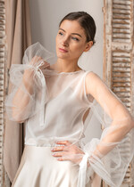 Panna Młoda Bolerka bolerka, narzutki, sweterki Tiulowe bolerko ślubne wykonane z odkrytymi plecami, ozdobne rękawy w bolerku na ślub, bolerko do sukni ślubnej, bufiaste rękawy w bolerku na ślub8