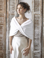 Panna Młoda Bolerka bolerka, narzutki, sweterki Kremowe  Bolerko Ślubne Welurowe - Etola Ślubna z Rękawkami - Narzutka I Rękaw w kolorze Kremowym1