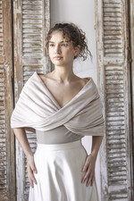 Panna Młoda Bolerka bolerka, narzutki, sweterki Kremowe  Bolerko Ślubne Welurowe - Etola Ślubna z Rękawkami - Narzutka I Rękaw w kolorze Kremowym2