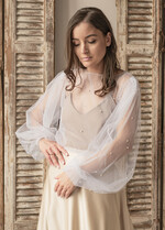 Panna Młoda Bolerka bolerka, narzutki, sweterki bolerko na letni ślub, bolerko z perełkami dla Panny Młodej, bolerko do sukni ślubnej w kolorze białym, bolerko z szerokimi rękawami1