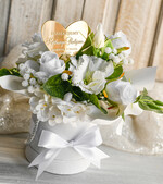 Prezenty, Podziękowania dla Rodziców Kompozycje Kwiatowe / Flowerboxy Piekny flowerbox ze sztucznymi kwiatami to wyjątkowy prezent dla Rodziców jako podziękowanie w dniu ślubu. Podziękowanie dla Rodziców na weselu0