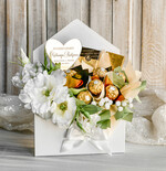 Prezenty, Podziękowania dla Rodziców Kompozycje Kwiatowe / Flowerboxy Piekny flowerbox ze sztucznymi kwiatami i słodyczami to wyjątkowy prezent dla Rodziców jako podziękowanie w dniu ślubu. Podziękowanie dla Rodziców na weselu0