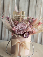 Prezenty dla Mamy flowerboxy, box ze słodyczami  prezent dla Mamy z okazji dnia Matki, kwiaty prezent dla mamy, kompozycja z suszonych kwiatów pomysł na prezent dla mamy, wieczne róże, flower box dla mamy6