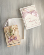 Prezenty dla Mamy flowerboxy, box ze słodyczami  drewniana kartka z życzeniami na dzień Mamy prezent dla Mamy z okazji dnia Matki, kwiaty prezent dla mamy, kompozycja z suszonych kwiatów pomysł na prezent dla mamy1