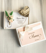Prezenty dla Mamy flowerboxy, box ze słodyczami  biała tabliczka z życzeniami na dzień Mamy prezent dla Mamy z okazji dnia Matki, kwiaty prezent dla mamy, kompozycja z suszonych kwiatów pomysł na prezent dla mamy3