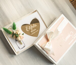 Prezenty dla Mamy flowerboxy, box ze słodyczami  biała tabliczka z życzeniami na dzień Mamy prezent dla Mamy z okazji dnia Matki, kwiaty prezent dla mamy, kompozycja z suszonych kwiatów pomysł na prezent dla mamy0