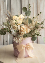 Prezenty dla Mamy flowerboxy, box ze słodyczami  kwiaty prezent dla Mamy z okazji dnia Matki, box kwiatowy dla mamy, kompozycja z suszonych kwiatów pomysł na prezent dla mamy, wieczne róże, flower box dla mamy4