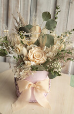 Prezenty dla Mamy kwiaty flowerboxy kwiaty prezent dla Mamy z okazji dnia Matki, box kwiatowy dla mamy, kompozycja z suszonych kwiatów pomysł na prezent dla mamy, wieczne róże, flower box dla mamy5