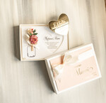 Prezenty dla Mamy flowerboxy, box ze słodyczami  biała tabliczka z życzeniami na dzień Mamy prezent dla Mamy z okazji dnia Matki, kwiaty prezent dla mamy, kompozycja z suszonych kwiatów pomysł na prezent dla mamy4