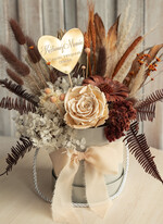 Prezenty dla Mamy kwiaty flowerboxy prezent dla Mamy z okazji dnia Matki, kwiaty prezent dla mamy, kompozycja z suszonych kwiatów pomysł na prezent dla mamy, wieczne róże, flower box dla mamy1