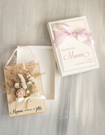 Prezenty dla Mamy flowerboxy, box ze słodyczami  drewniana kartka z życzeniami na dzień Mamy prezent dla Mamy z okazji dnia Matki, kwiaty prezent dla mamy, kompozycja z suszonych kwiatów pomysł na prezent dla mamy1
