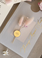 Zaproszenia na Komunię dla Dziewczynki dziewczynka  komunijne złote zaproszenia z kwiatkami, zaproszenia na Pierwszą komunię w kieszonce ze wstążką, zaproszenia na komunię dla dziewczynki, zaproszenie w kieszonce na komunię 2