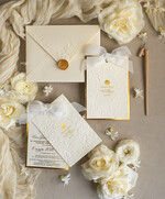 Zaproszenia na Komunię  dziewczynka  komunijne tłoczone złote zaproszenia, zaproszenia na Pierwszą komunię z tłoczonymi kwiatami, zaproszenia na komunię dla dziewczynki, zaproszenie na komunię ze wstążką  11