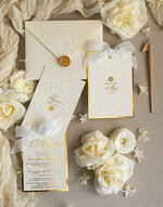 Zaproszenia na Komunię  dziewczynka  komunijne tłoczone złote zaproszenia, zaproszenia na Pierwszą komunię z tłoczonymi kwiatami, zaproszenia na komunię dla dziewczynki, zaproszenie na komunię ze wstążką  4