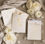 Zaproszenia na Komunię dla Dziewczynki dziewczynka  komunijne złote zaproszenia, zaproszenia na Pierwszą komunię z tłoczonymi kwiatami, tłoczone złocone zaproszenie w kieszonce na komunię7