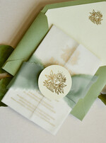 Zaproszenia na Komunię  chłopiec szałwiowe złocone zaproszenia na Komunię nowoczesne  Kalkowe Zaproszenia komunijne personalizowane2