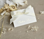 Winietki na komunię  winietki  złote winietki na komunię, winietka dekoracja stołu na komunii, komunijne winietki ze złotymi literami, eleganckie winietki na komunię0