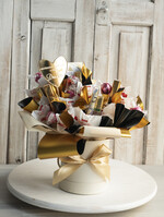  Prezenty dla Młodej Pary  Bomboniery Czekoladki prezent dla młodej pary, box dla młodej pary, prezent ślubny, słodki prezent ślubny, box prezentowy na ślub, zestaw słodyczy dla pary, prezent na wesele, upominek ślubny, prezent na nową drogę życia1