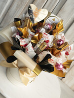  Prezenty dla Młodej Pary  Bomboniery Czekoladki prezent dla młodej pary, box dla młodej pary, prezent ślubny, słodki prezent ślubny, box prezentowy na ślub, zestaw słodyczy dla pary, prezent na wesele, upominek ślubny, prezent na nową drogę życia2