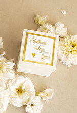  Prezenty dla Młodej Pary  Bomboniery Czekoladki Pomysłowe prezenty na ślub dla Pary Młodej- w co zapakować pieniądze na Ślub- bombonierka ślubna prezent dla nowożeńców Eksplodujące pudełko z czekoladkami – modny pomysł na prezent ślubny, który zapada w pamięć1